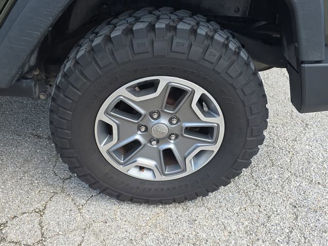 Used 2015 Jeep Wrangler Unlimited Rubicon w/ Connectivity Group AWD/4WD image 32
