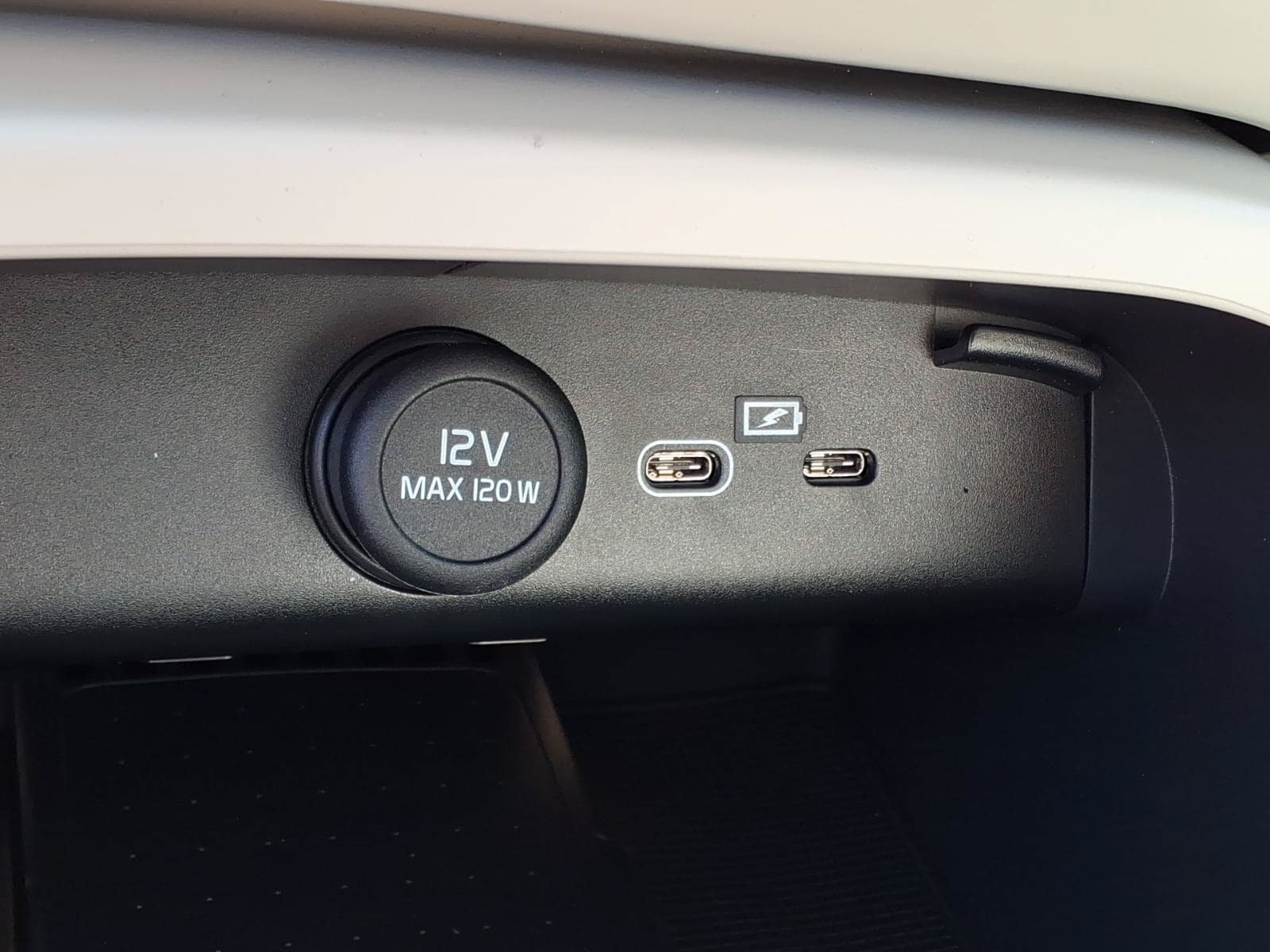 New 2026 Volvo XC40 B5 Plus w/ Protection Package Premier AWD/4WD image 16