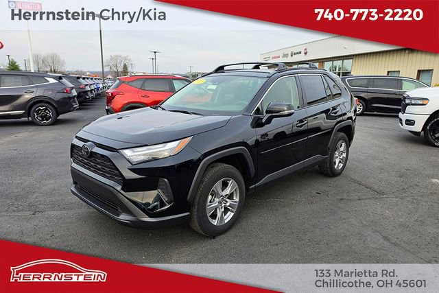 Used 2023 Toyota RAV4 XLE w/ Convenience Package image 2
