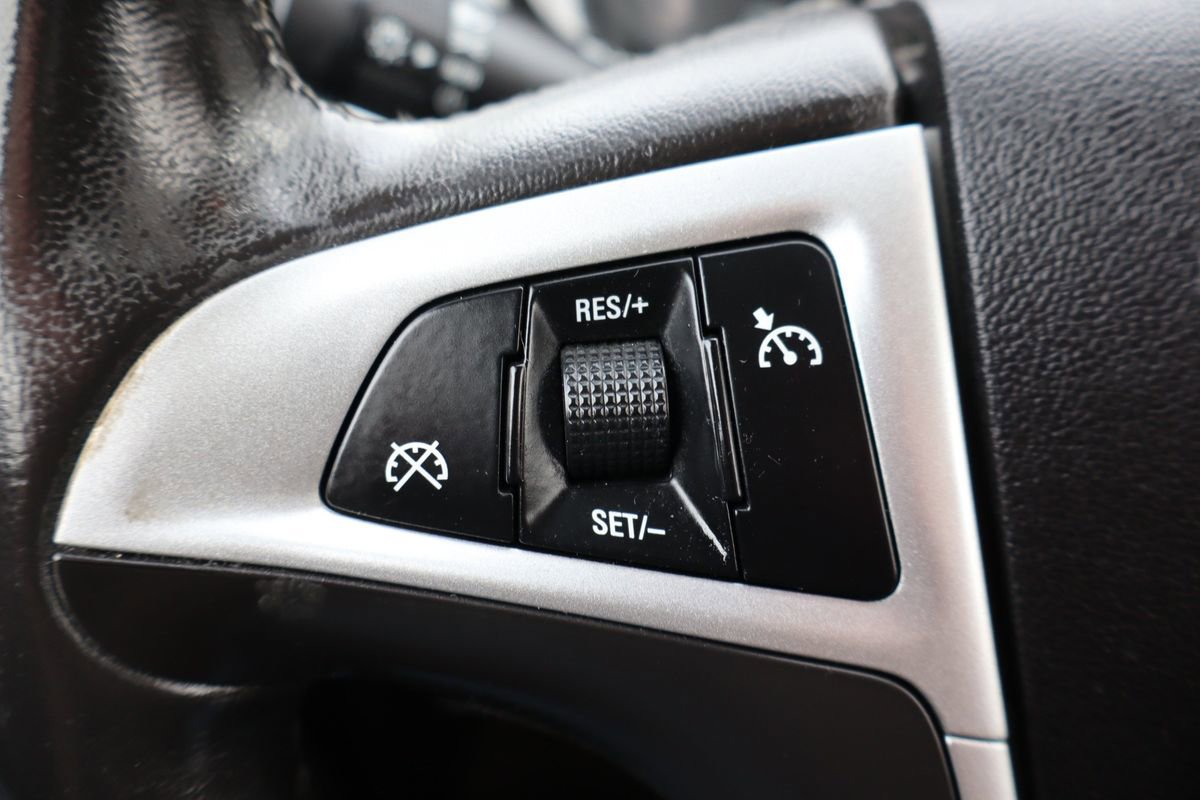 Used 2011 Chevrolet Equinox LT w/ Driver Convenience Package image 28