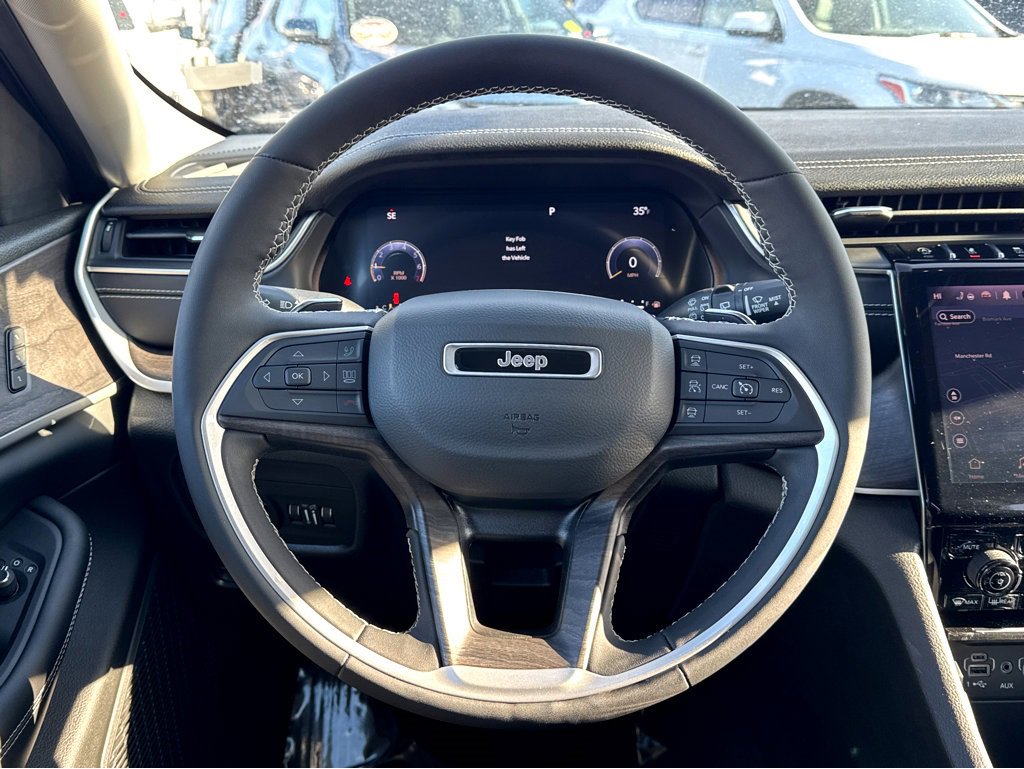 Certified 2023 Jeep Grand Cherokee Limited w/ Black Appearance Package image 14