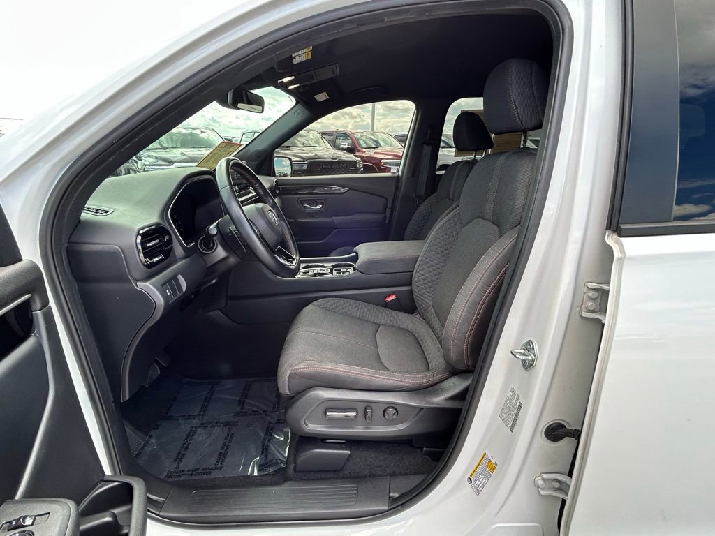 Used 2023 Honda Pilot Sport image 7