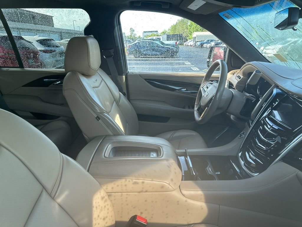 Used 2020 Cadillac Escalade Platinum AWD/4WD image 3