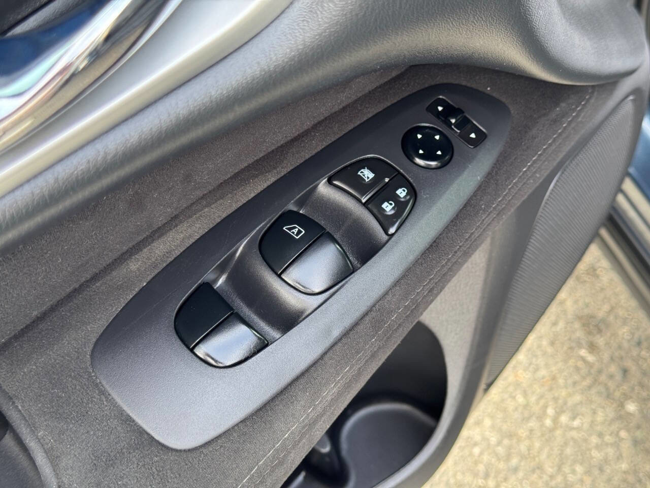 Used 2015 Nissan Pathfinder S FWD image 24