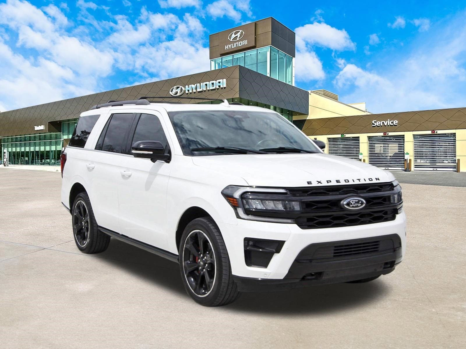 Used 2023 Ford Expedition Limited image 3