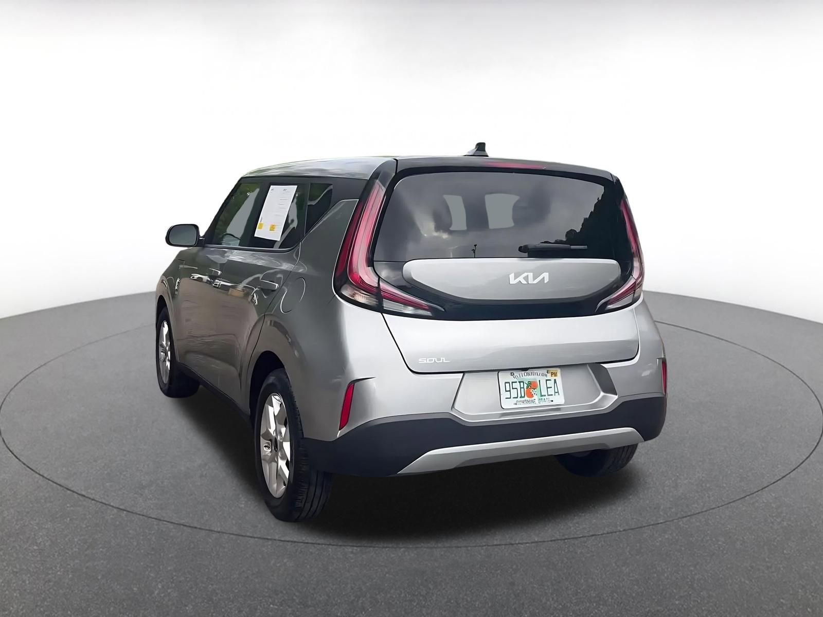 Used 2025 Kia Soul LX w/ LX Technology Package FWD image 11