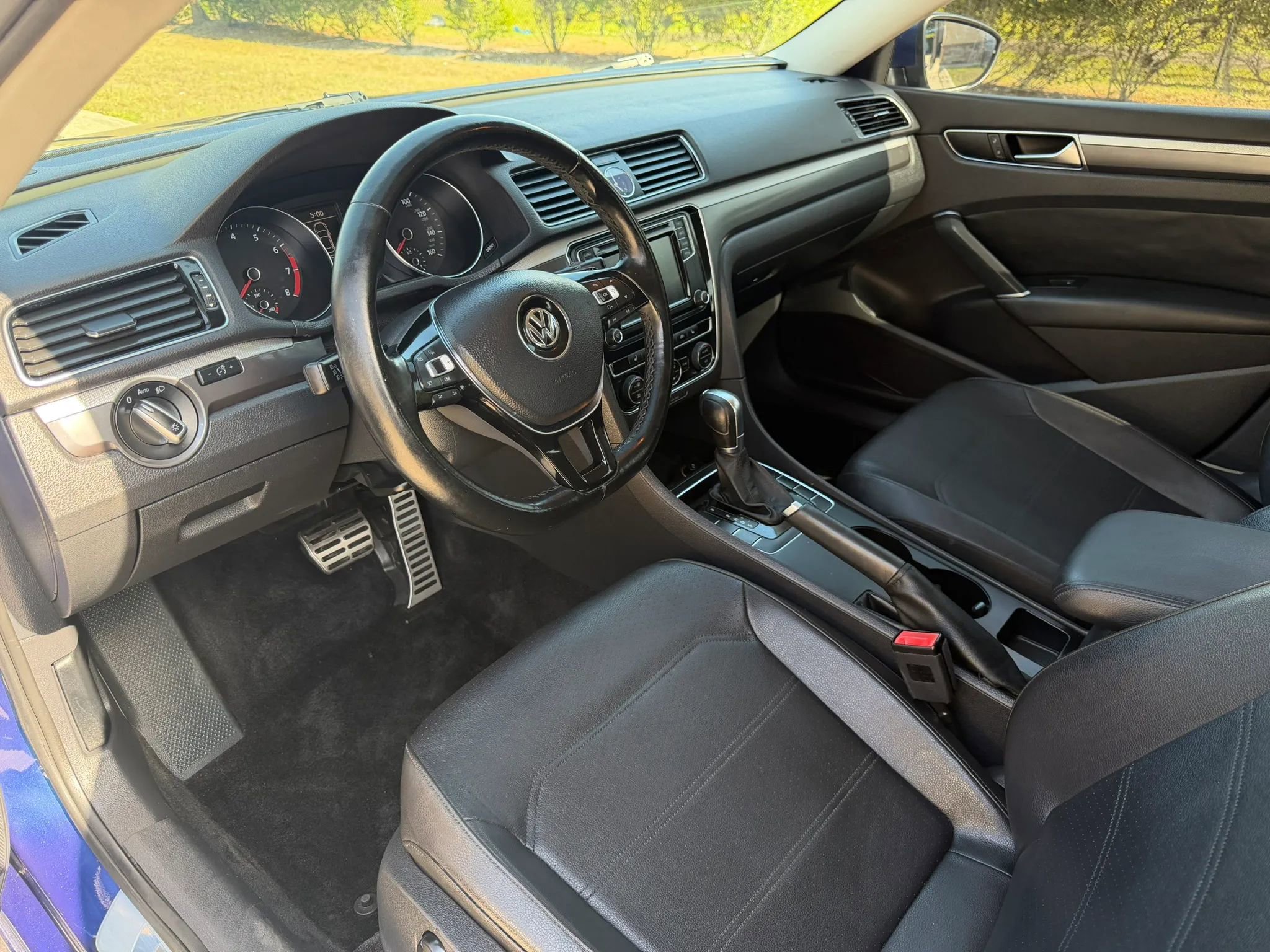 Used 2017 Volkswagen Passat 1.8T R-Line FWD image 9