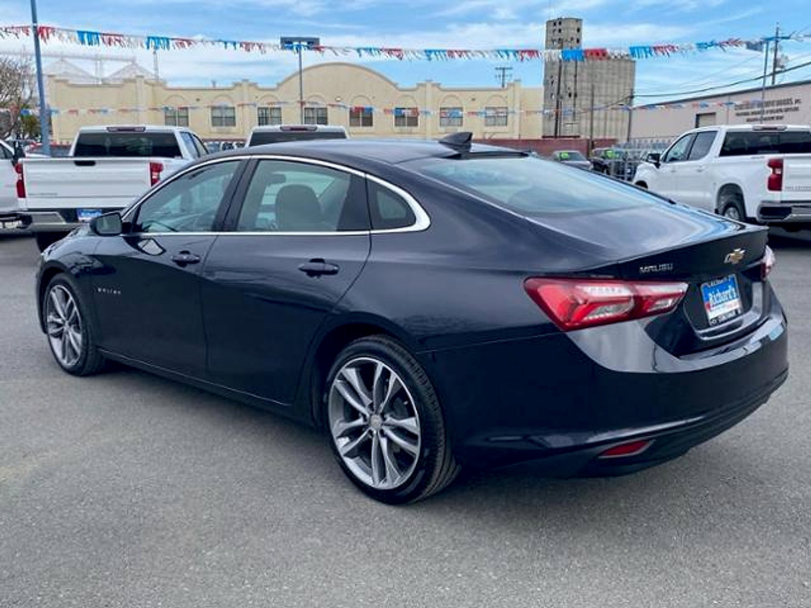 Used 2022 Chevrolet Malibu LT FWD image 12