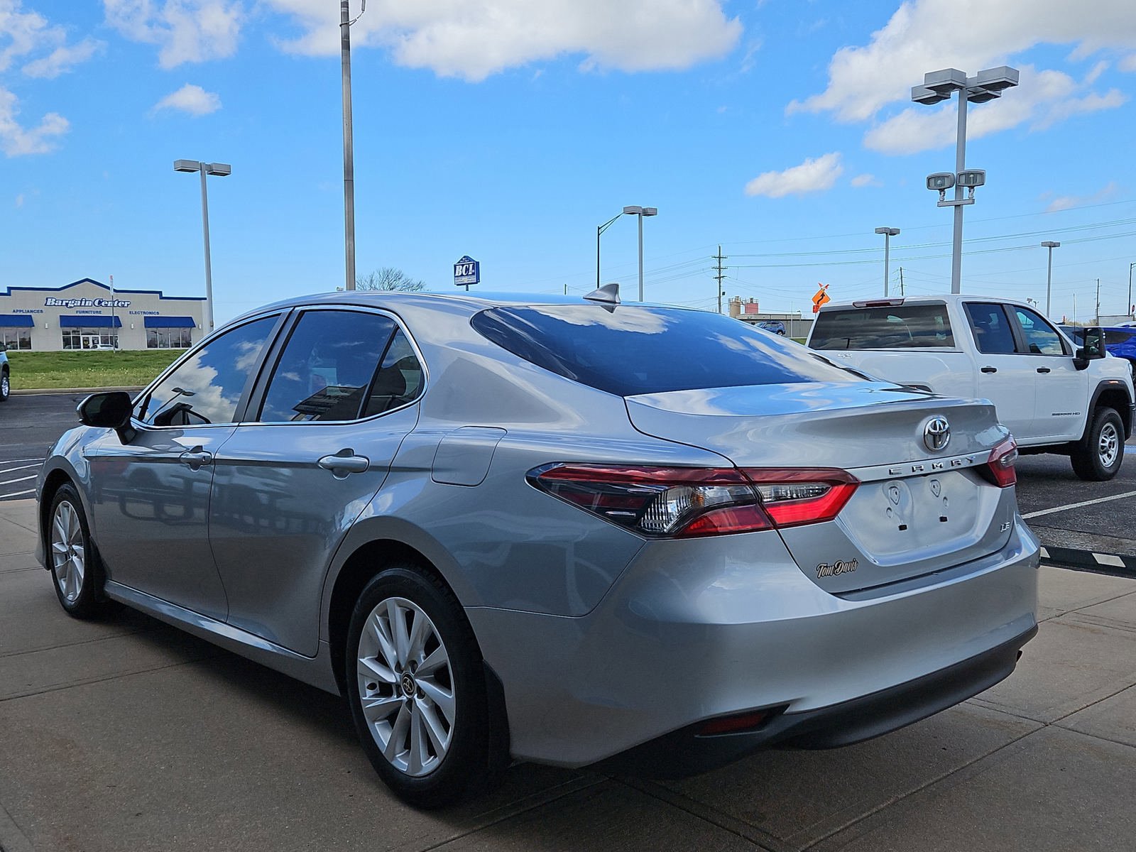 Used 2023 Toyota Camry LE FWD image 2