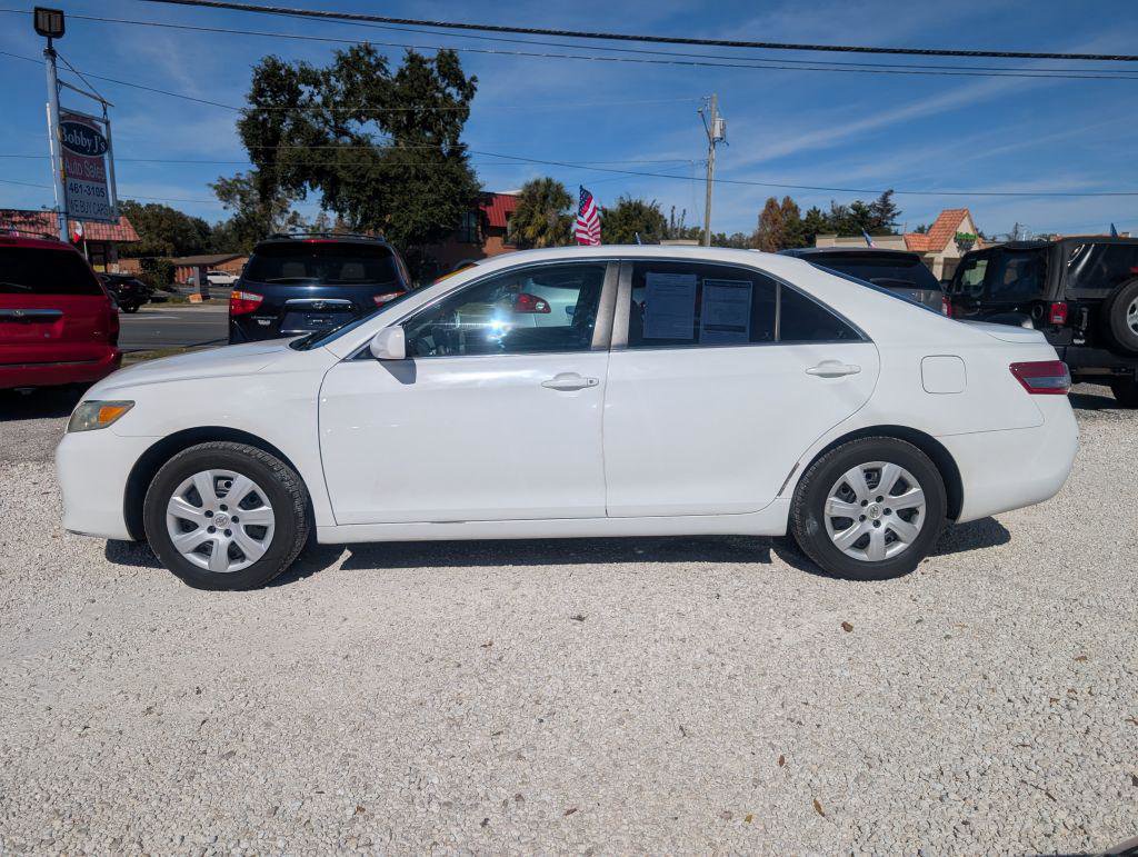 Used 2010 Toyota Camry LE image 4