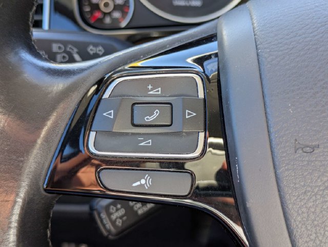 Used 2016 Volkswagen Touareg Sport AWD/4WD image 25