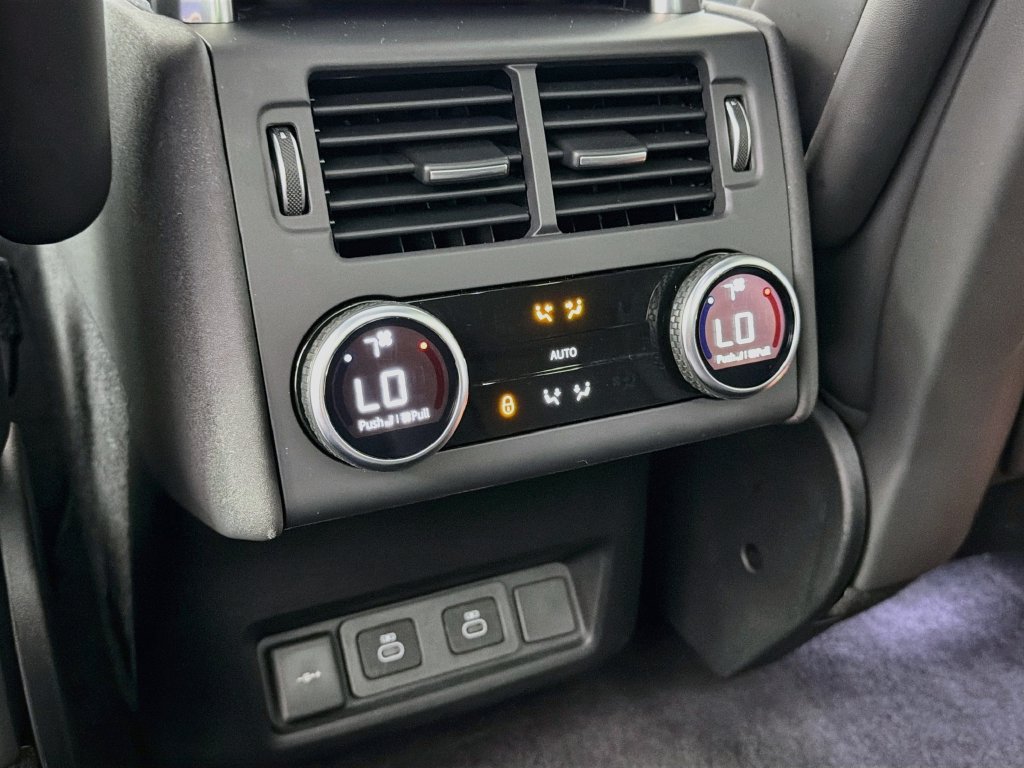 Certified 2025 Land Rover Discovery Dynamic SE AWD/4WD image 27
