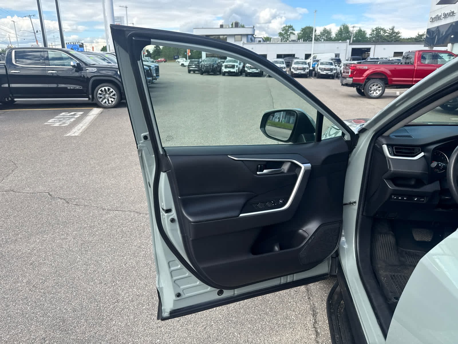 Used 2022 Toyota RAV4 XLE w/ Convenience Package AWD/4WD image 12
