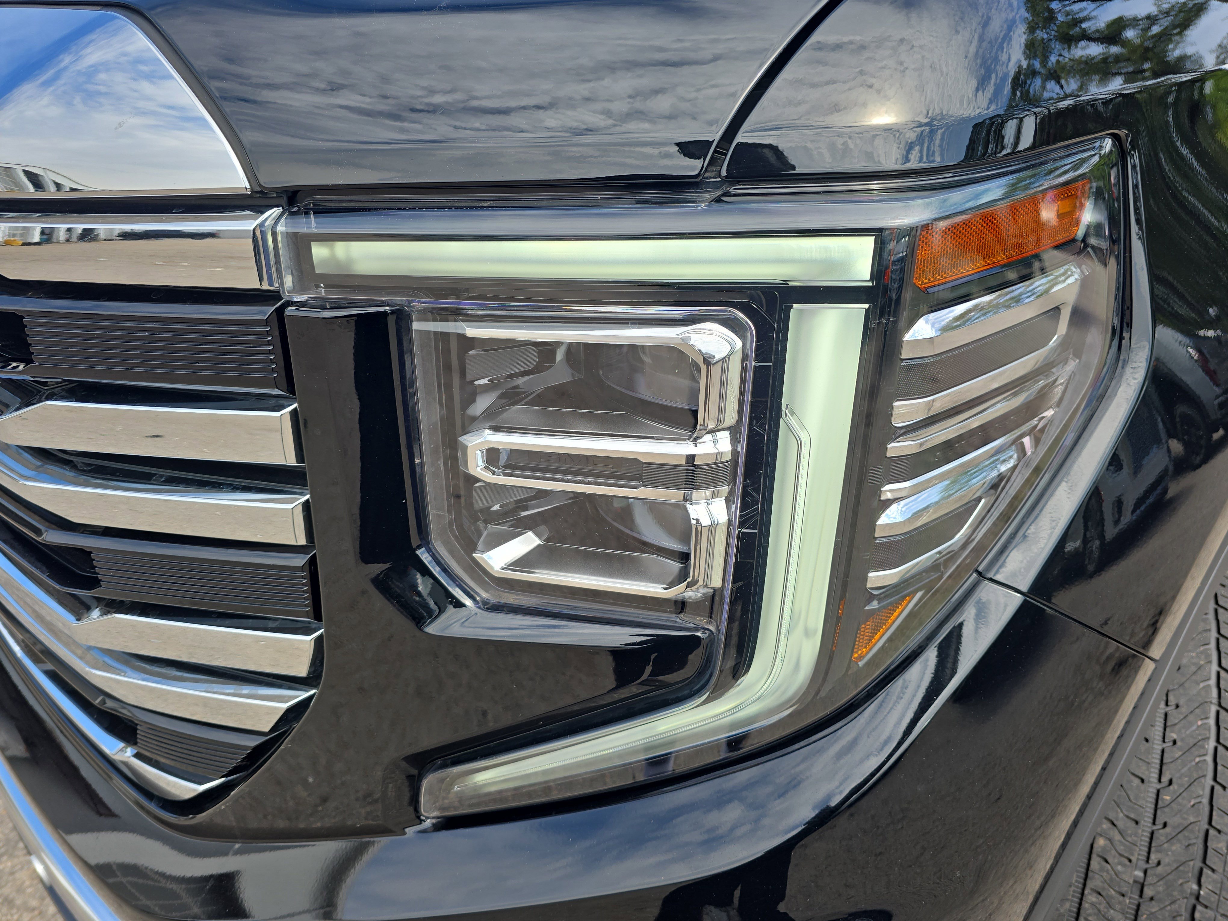 Used 2024 GMC Sierra 1500 SLT w/ SLT Premium Plus Package AWD/4WD image 31
