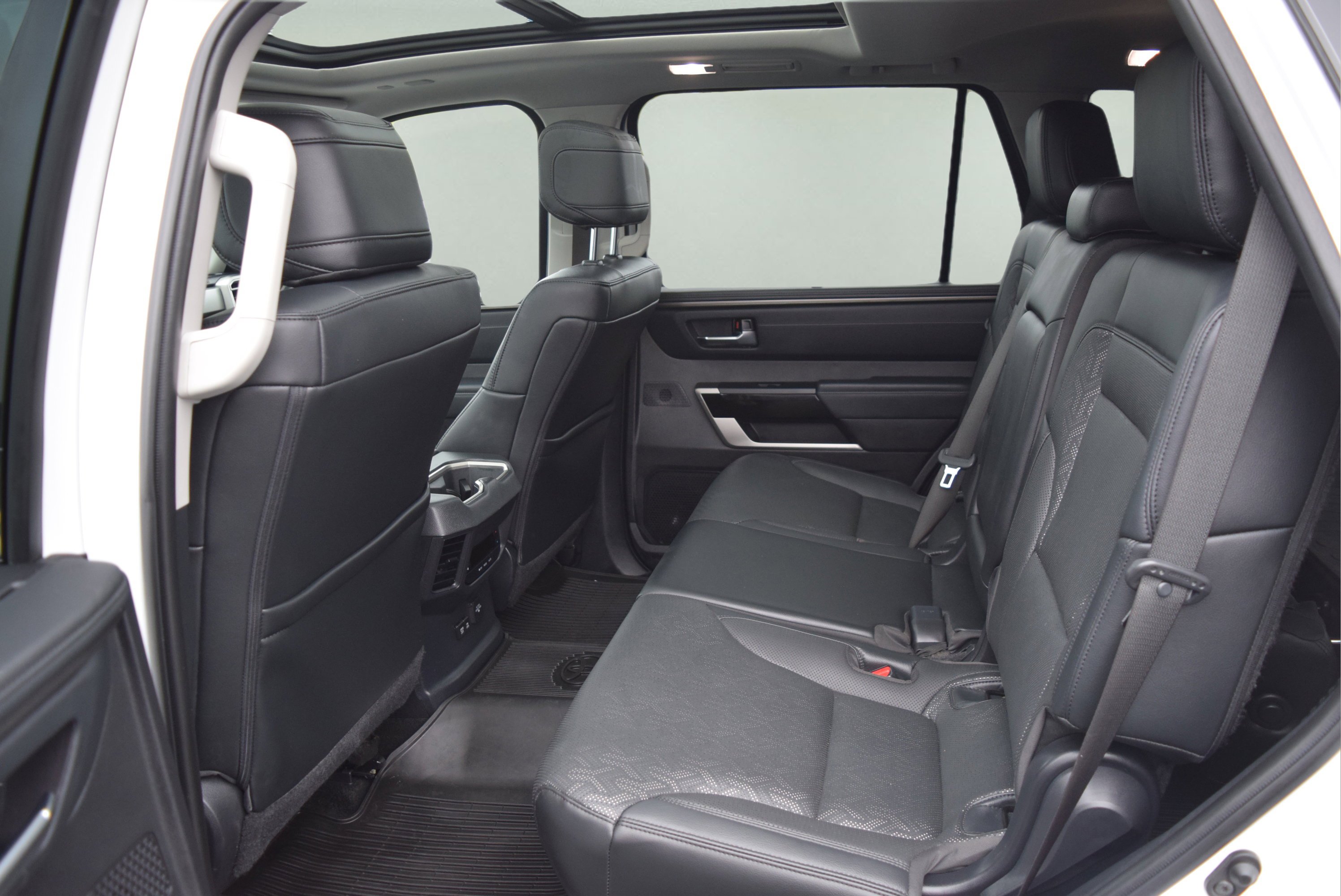 Used 2023 Toyota Sequoia Limited w/ TRD Off-Road Package AWD/4WD image 11