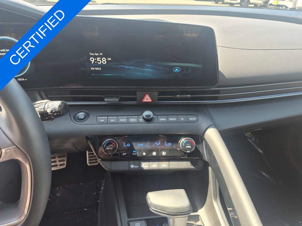Used 2025 Hyundai Elantra SEL image 15