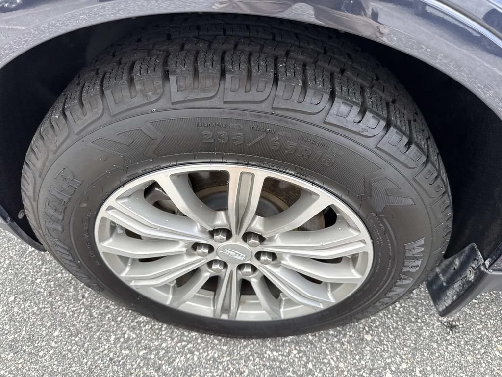 Used 2018 Cadillac XT5 Luxury w/ Driver Awareness Package FWD image 11