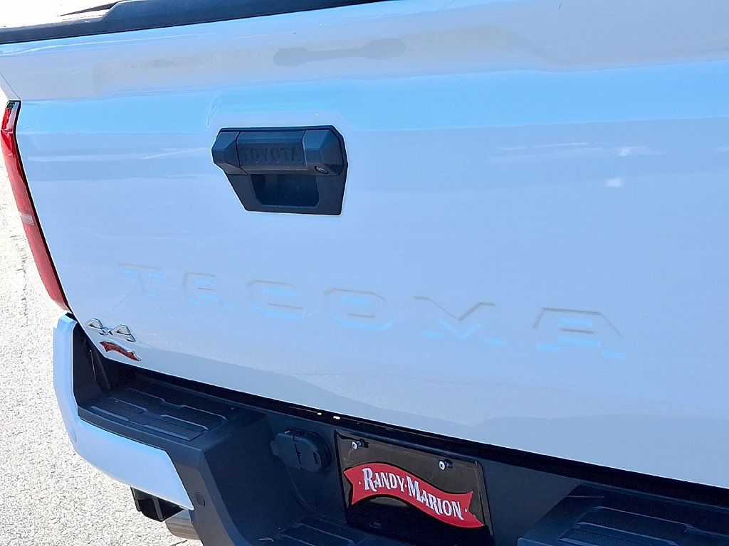 Used 2024 Toyota Tacoma SR5 AWD/4WD image 31