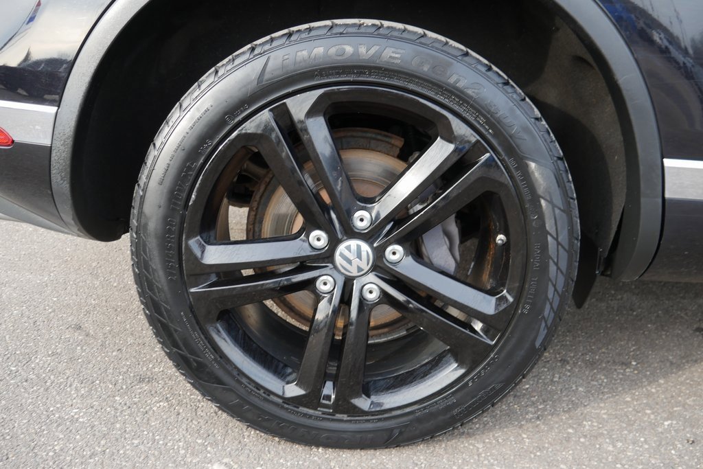 Used 2017 Volkswagen Touareg Wolfsburg Edition image 39
