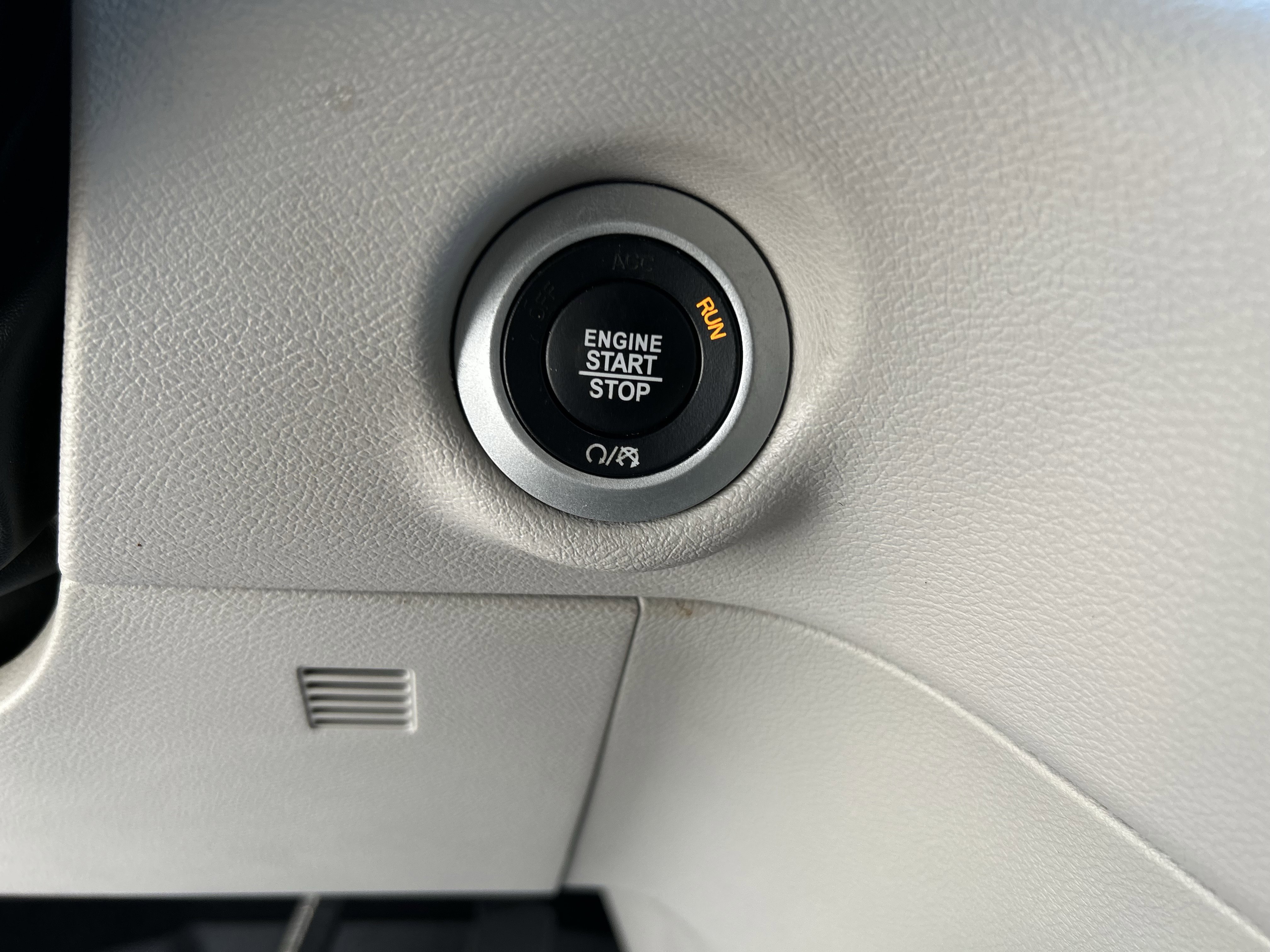 Used 2017 Chrysler Pacifica Touring w/ Tire & Wheel Group image 28