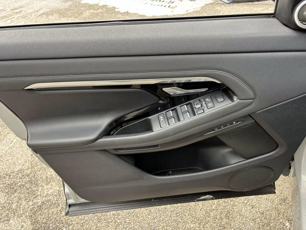 Used 2020 Land Rover Range Rover Evoque SE image 11