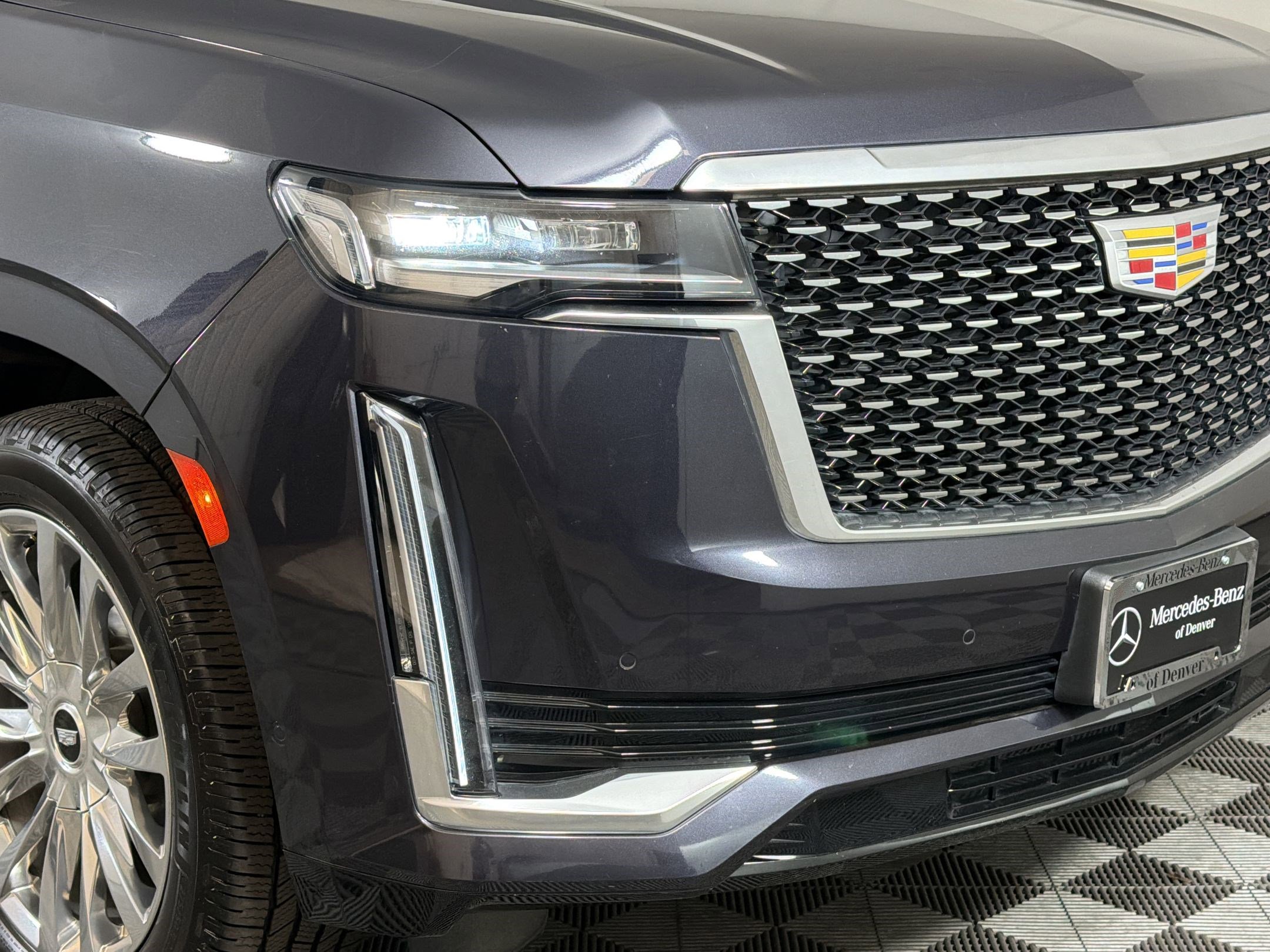 Used 2022 Cadillac Escalade Premium Luxury w/ Performance Package AWD/4WD image 11