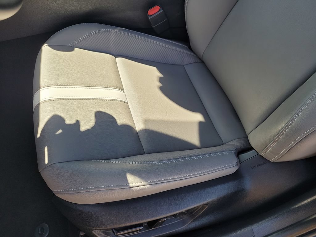 Used 2025 Toyota Camry SE AWD/4WD image 11