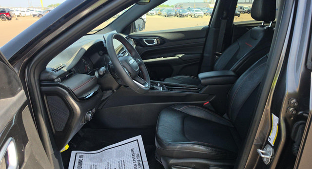Used 2023 Jeep Compass Trailhawk AWD/4WD image 14