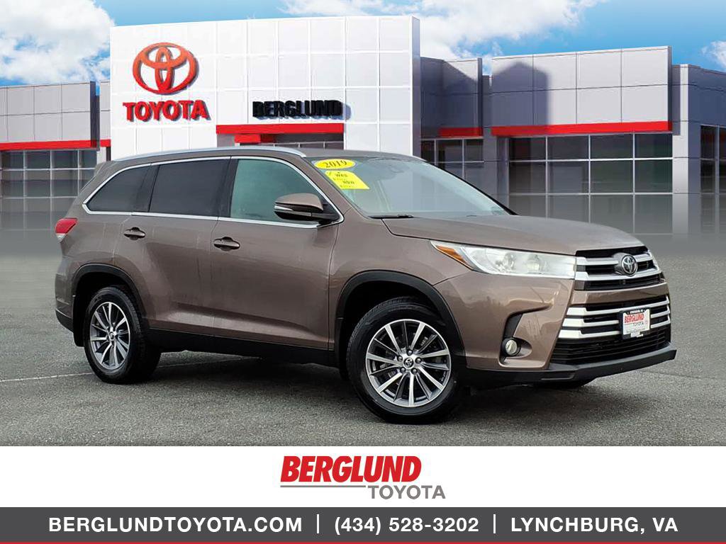 Used 2019 Toyota Highlander XLE image 1