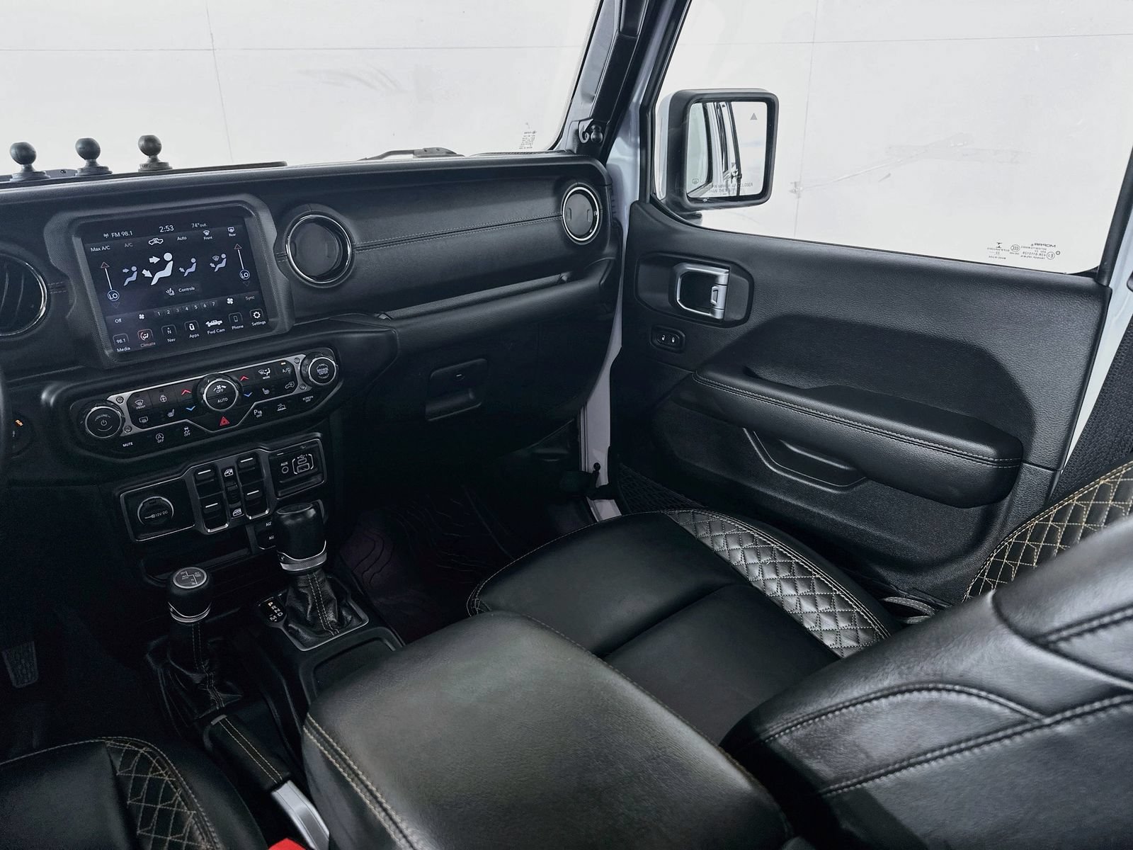 Used 2022 Jeep Gladiator Overland AWD/4WD image 25