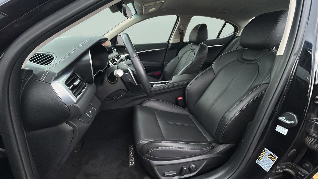 Used 2025 Genesis G70 2.5T image 12