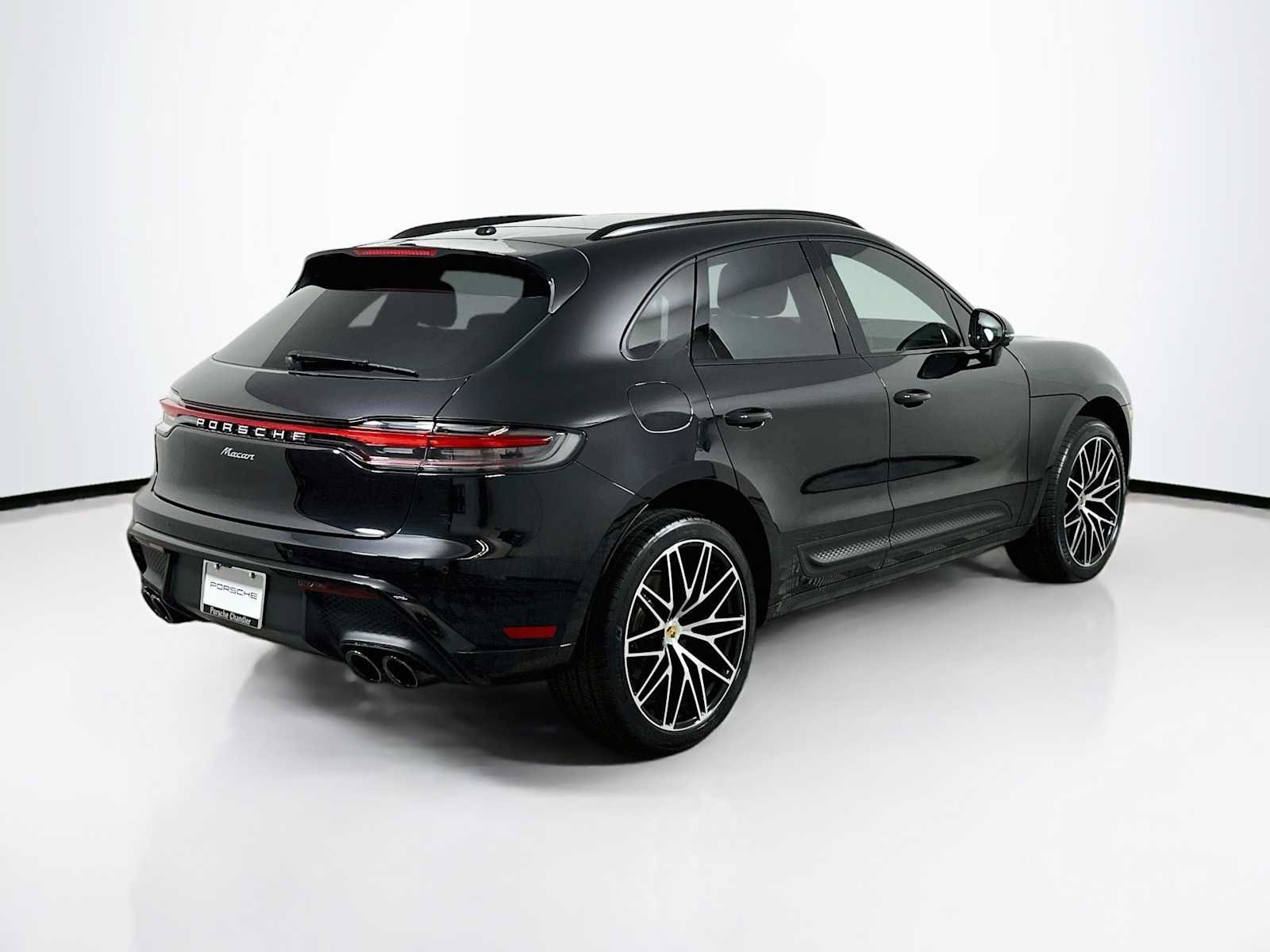Certified 2026 Porsche Macan AWD/4WD image 9
