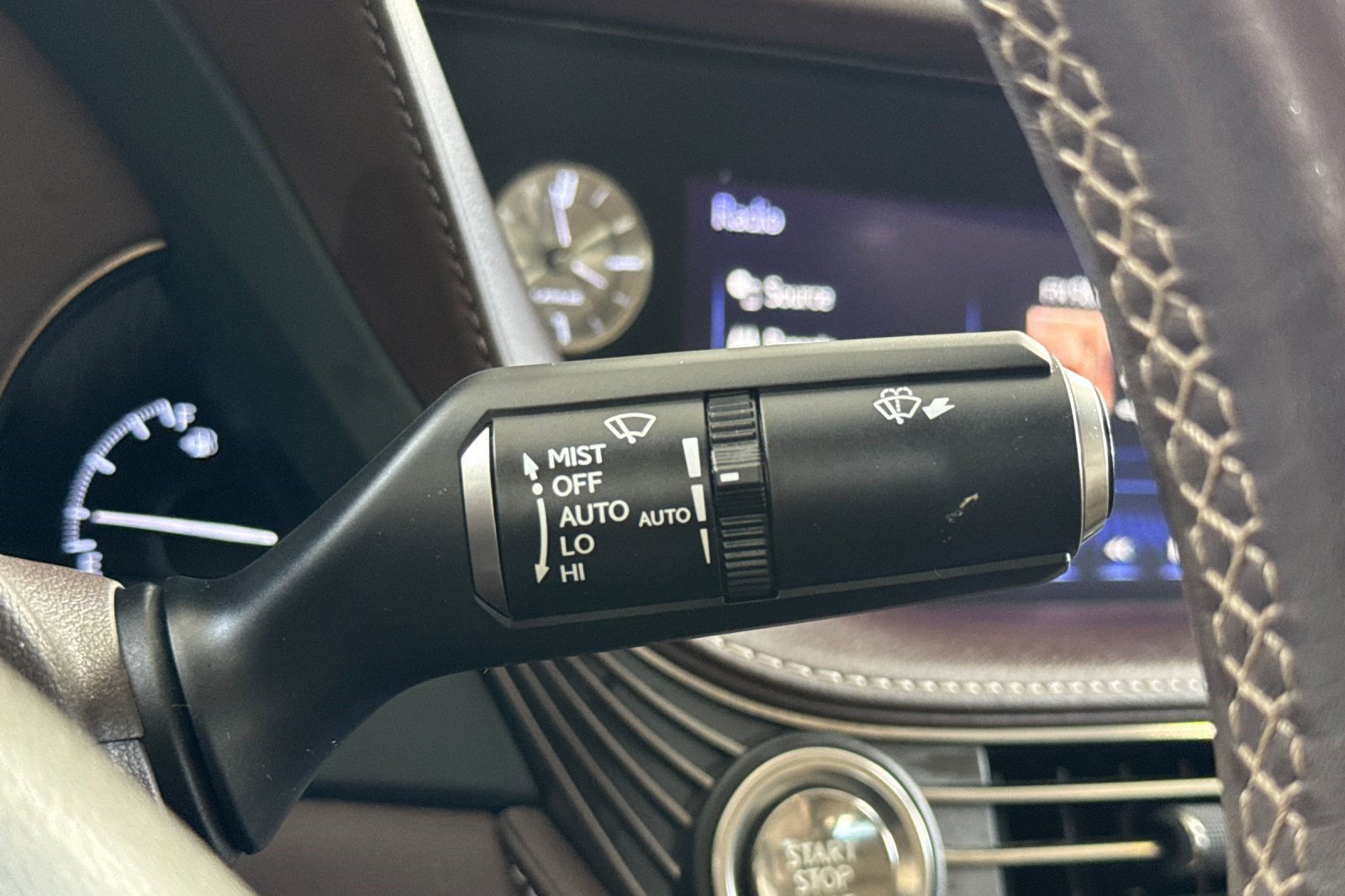Used 2018 Lexus LS 500 w/ Accessory Package (Z2) RWD image 33