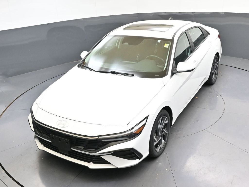 Certified 2025 Hyundai Elantra SEL w/ Cargo Package image 45