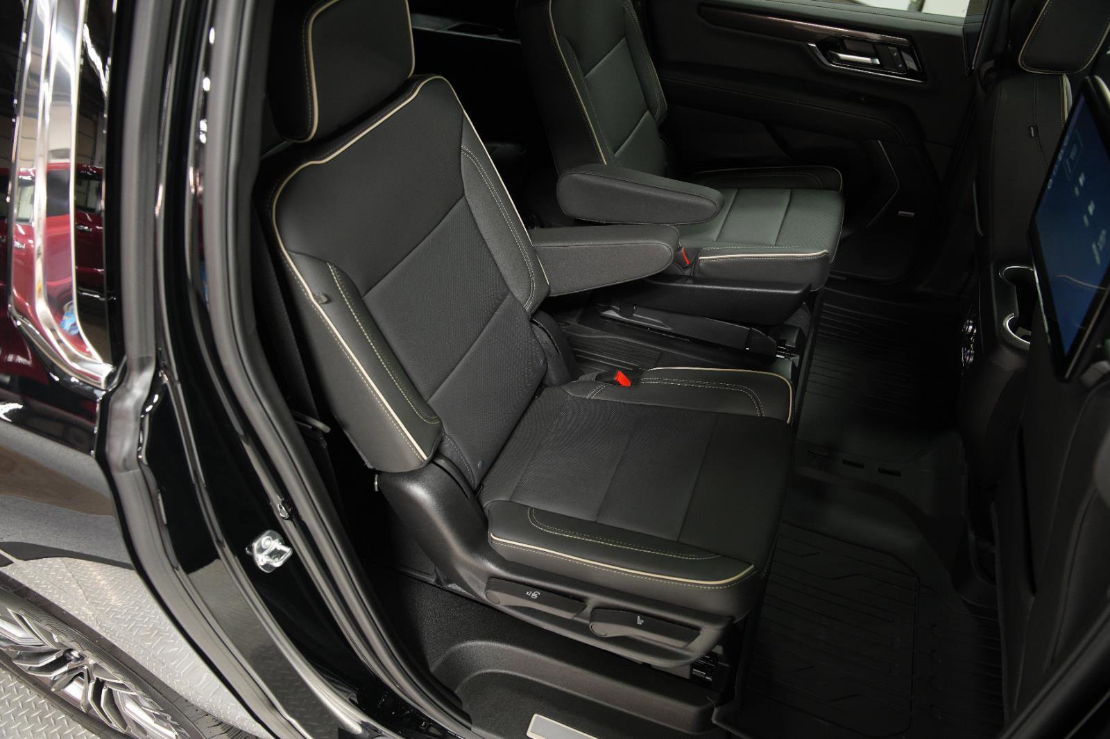 New 2026 GMC Yukon XL Elevation w/ Elevation Premium Package AWD/4WD image 17