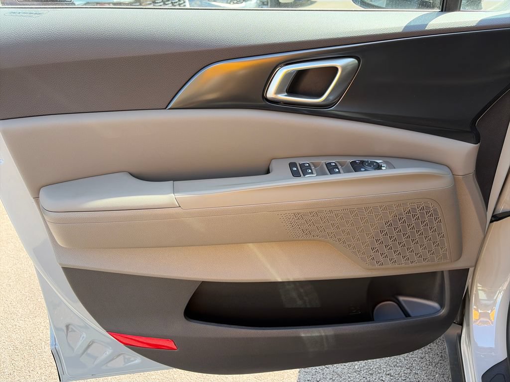 New 2027 Kia Carnival FWD image 16