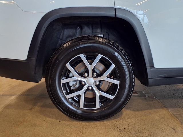 Used 2025 Jeep Grand Cherokee L Limited AWD/4WD image 11
