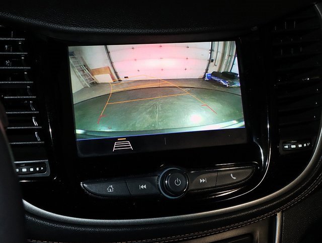 Used 2020 Chevrolet Trax LT w/ LT Convenience Package image 19