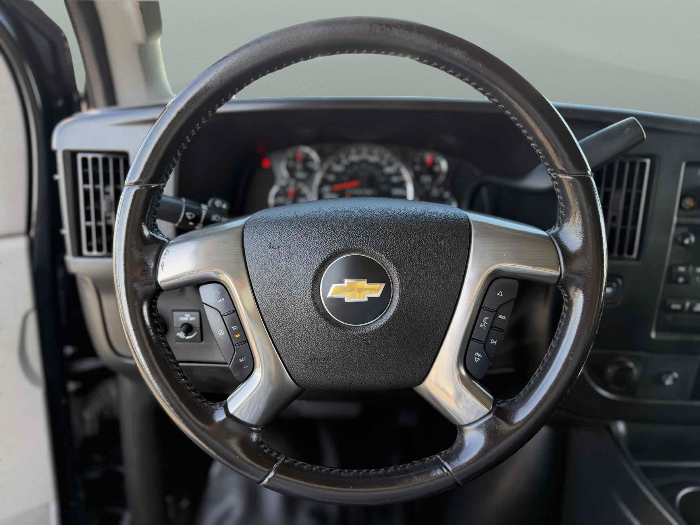 Used 2018 Chevrolet Express 2500 w/ Driver Convenience Package RWD image 14