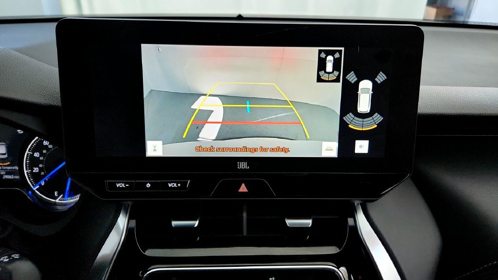 Certified 2023 Toyota Venza XLE AWD/4WD image 32