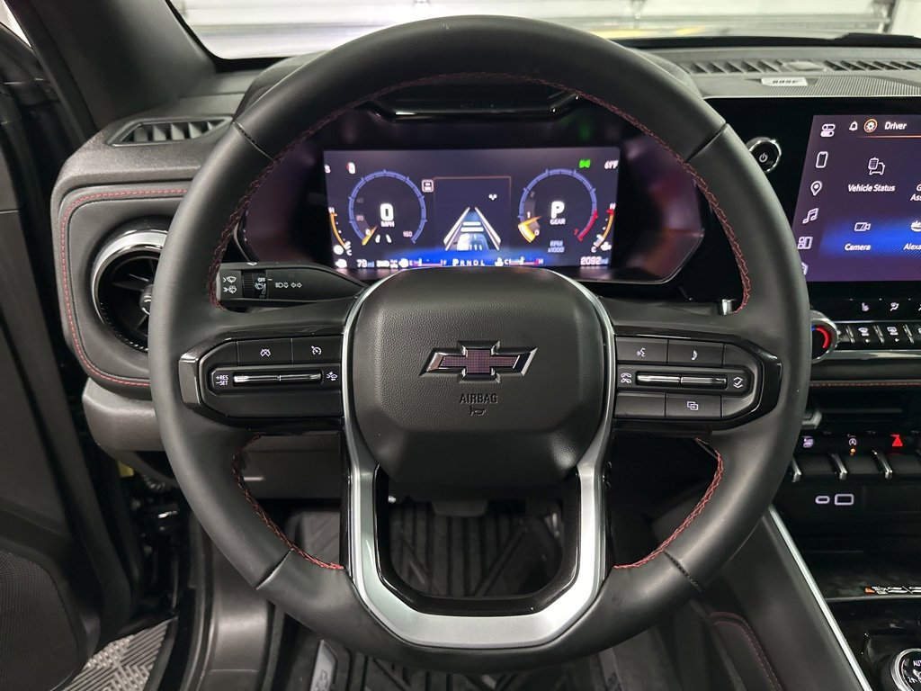 Used 2025 Chevrolet Colorado Z71 w/ Midnight Edition image 15