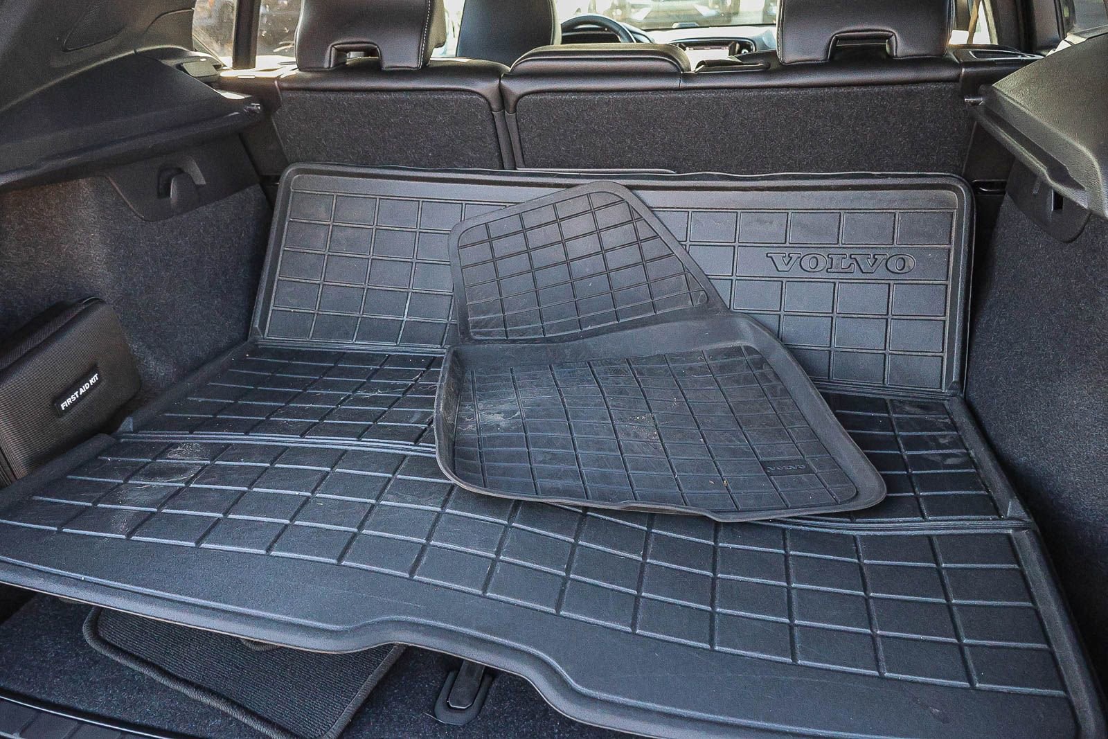 Used 2023 Volvo XC40 B5 Ultimate w/ Protection Package Premier image 27