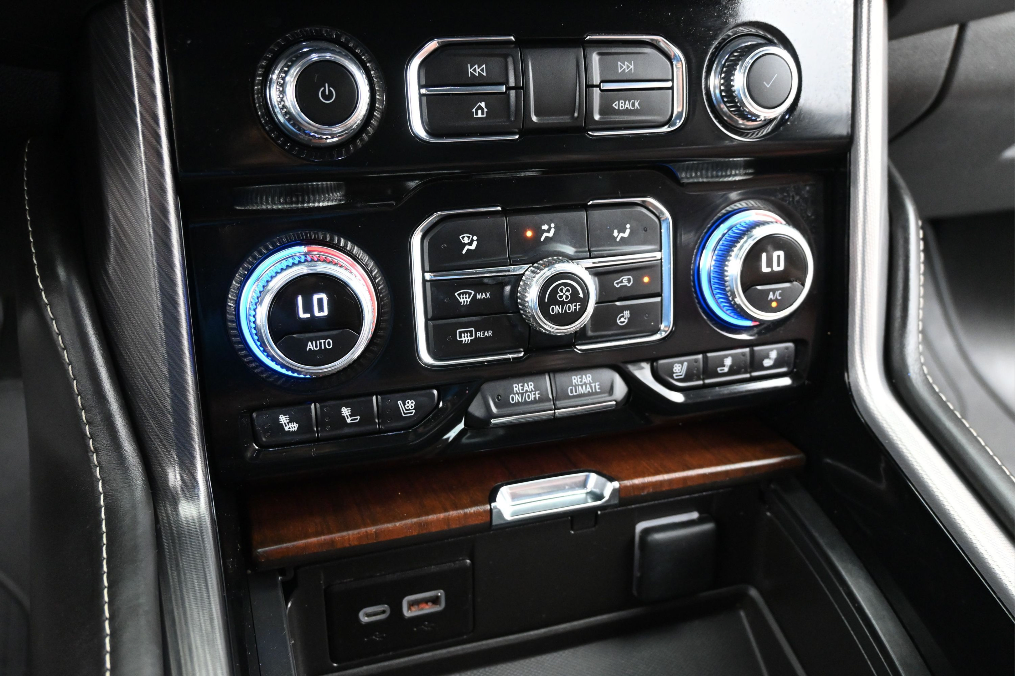 Used 2024 GMC Yukon Denali Ultimate AWD/4WD image 19