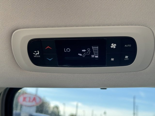 Used 2024 Chrysler Pacifica Touring-L image 14