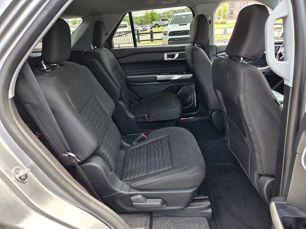 Used 2021 Ford Explorer XLT image 15
