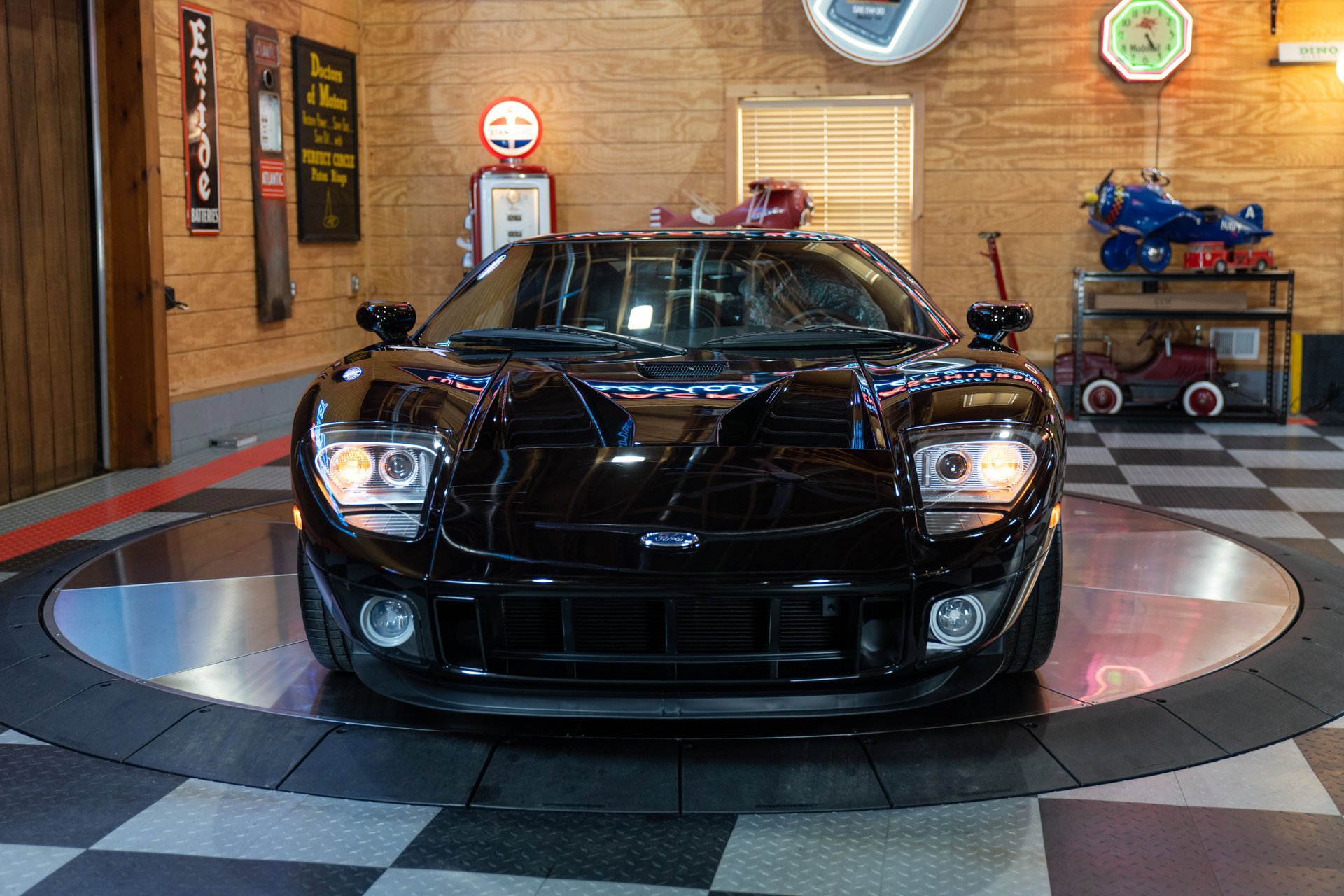 Used 2006 Ford GT image 15