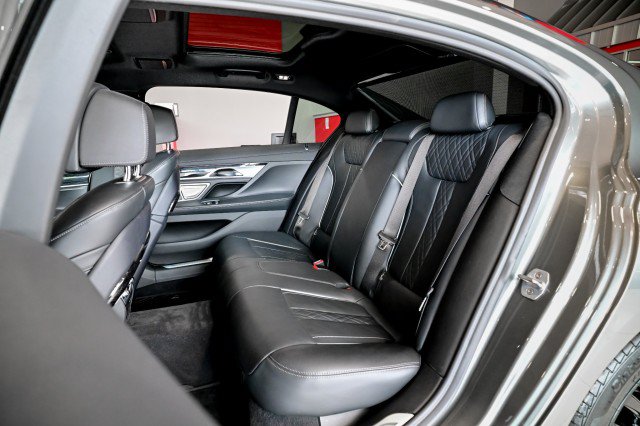 Used 2019 BMW 750i xDrive w/ M Sport Package AWD/4WD image 19