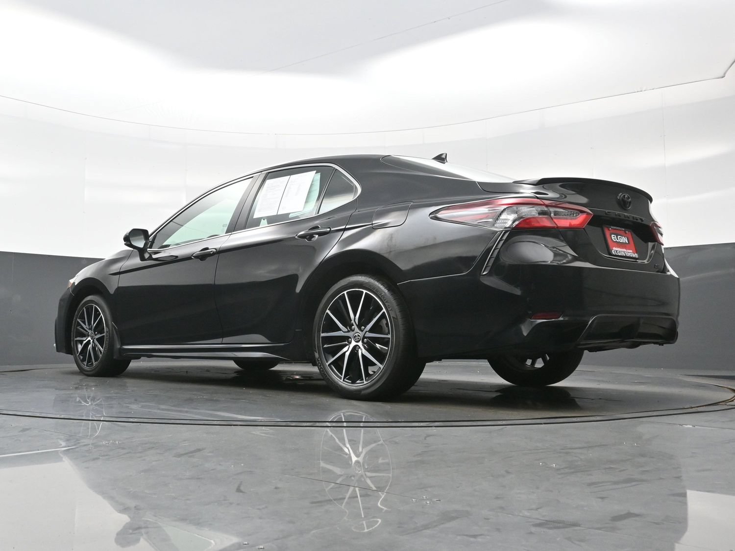 Used 2024 Toyota Camry SE FWD image 29