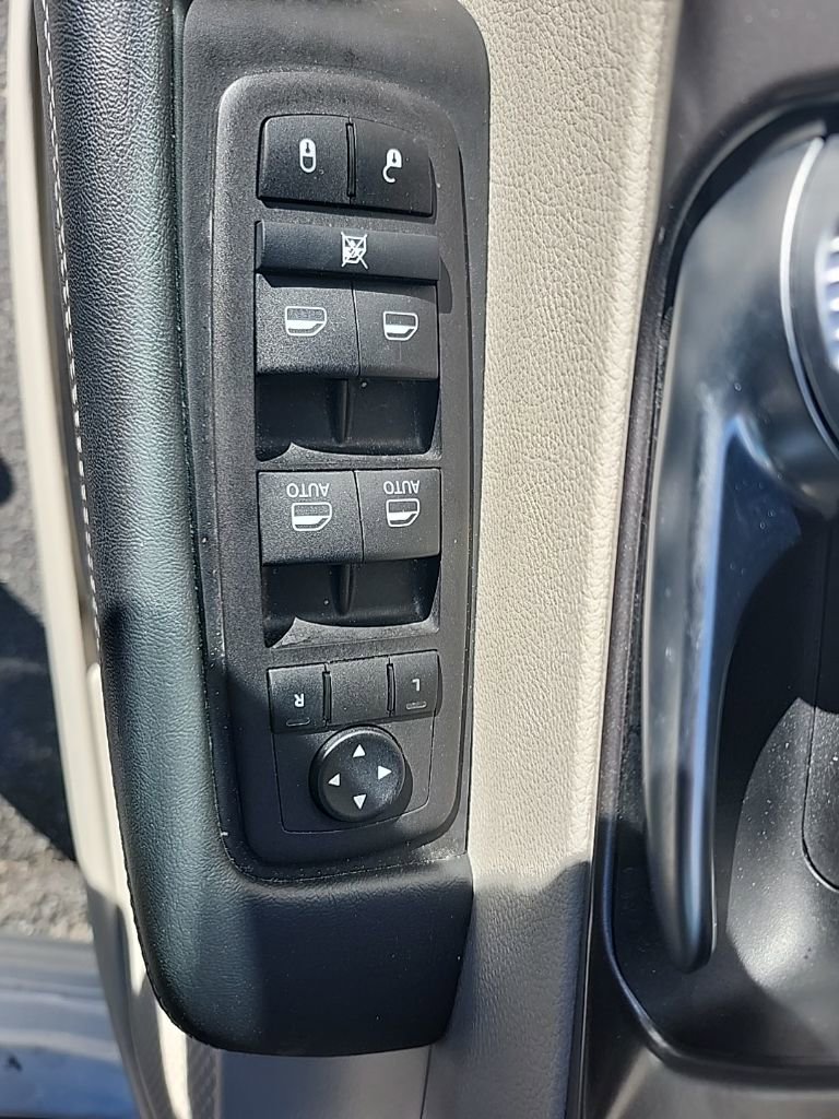 Used 2024 Chrysler Pacifica Touring-L image 24