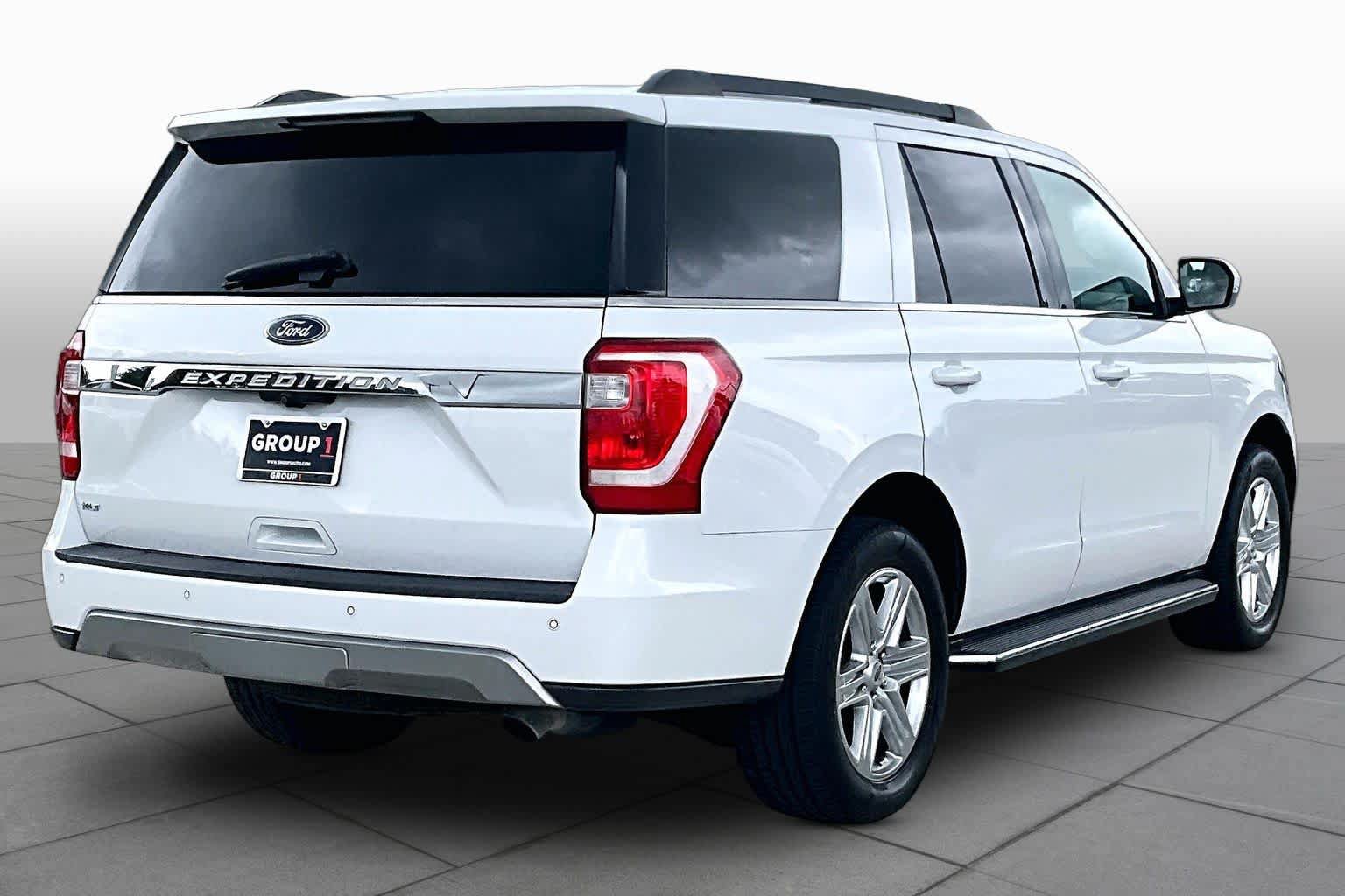 Used 2019 Ford Expedition XLT w/ Equipment Group 202A AWD/4WD image 13